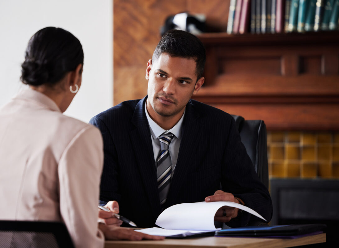 En quoi un avocat spécialisé peut vous aider à négocier et à rédiger un contrat de franchise ?